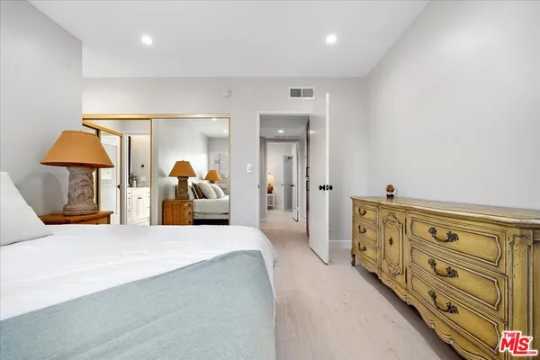 $899,000 | 622 South Barrington Avenue, Unit 206, Los Angeles, CA 90049