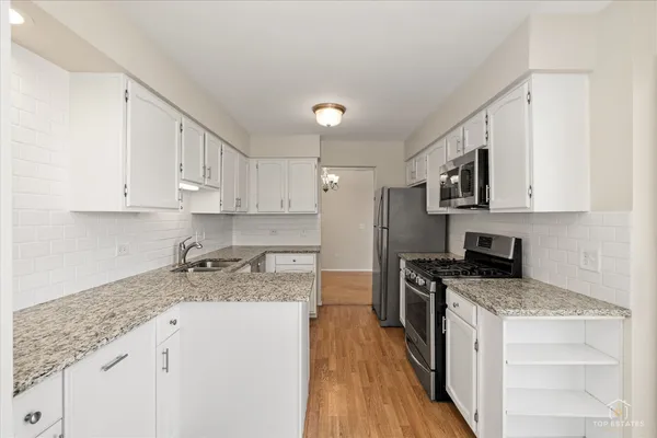 $329,900 | 1427 Sutton Court, Unit 1427, Vernon Hills, IL 60061