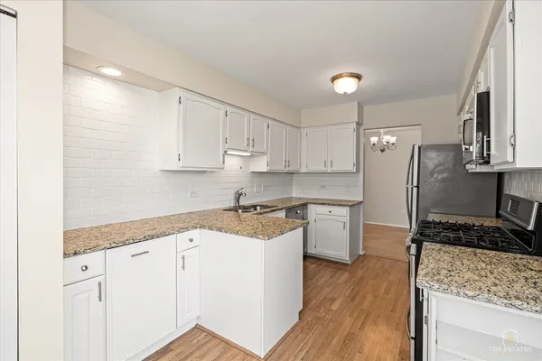 $329,900 | 1427 Sutton Court, Unit 1427, Vernon Hills, IL 60061