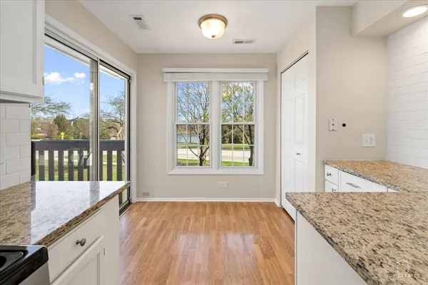 $329,900 | 1427 Sutton Court, Unit 1427, Vernon Hills, IL 60061