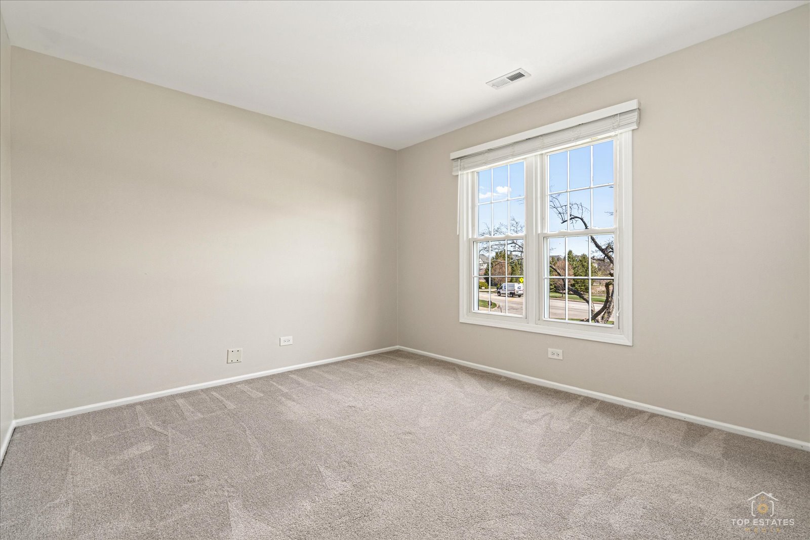 1427 Sutton Court, Unit 1427 Vernon Hills, IL 60061 - Photo 19 of 27 an empty room with windows