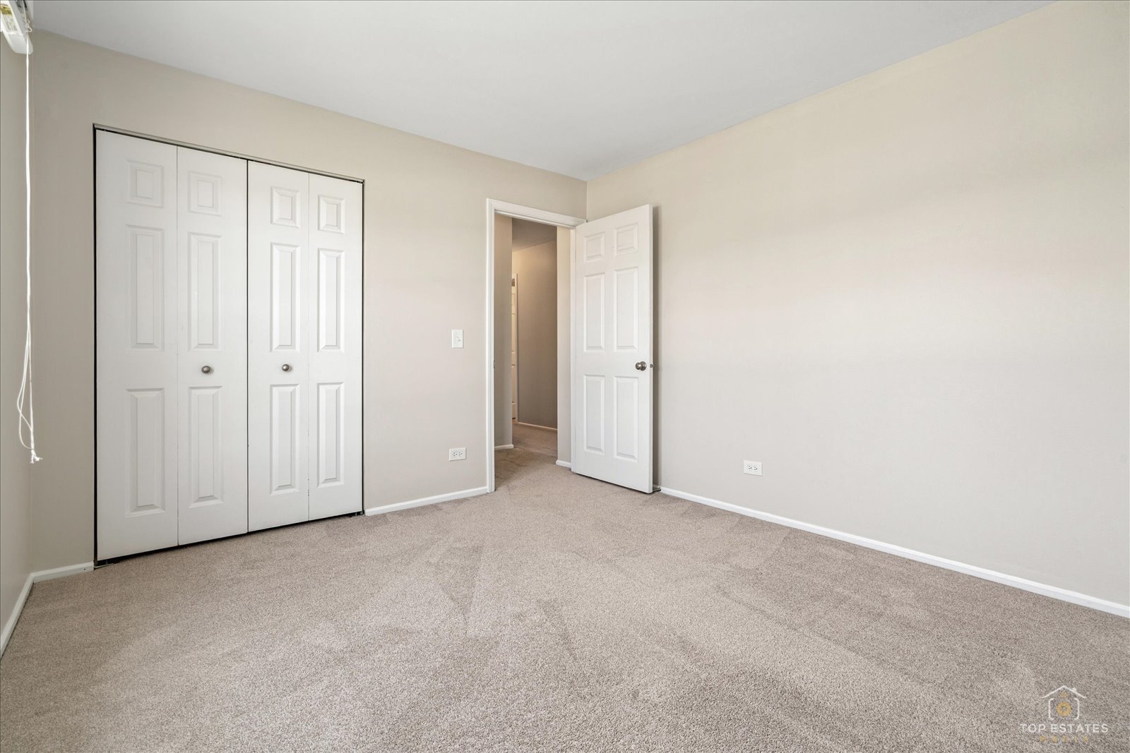 1427 Sutton Court, Unit 1427 Vernon Hills, IL 60061 - Photo 20 of 27 a view of an empty room