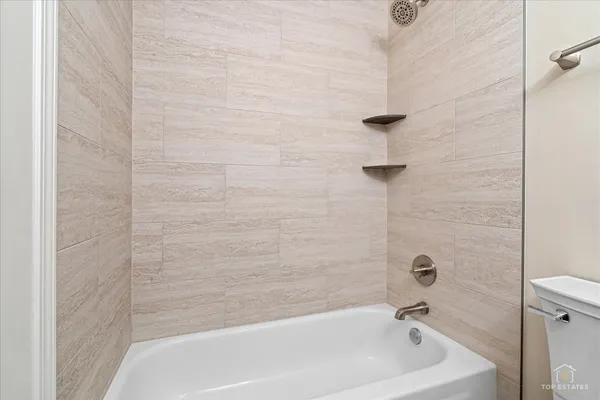 $329,900 | 1427 Sutton Court, Unit 1427, Vernon Hills, IL 60061