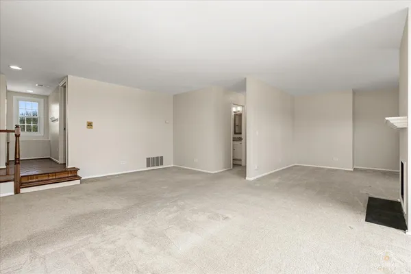 $329,900 | 1427 Sutton Court, Unit 1427, Vernon Hills, IL 60061