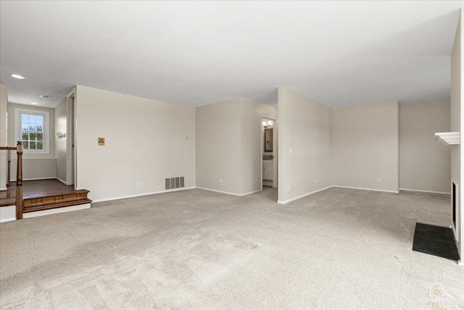 1427 Sutton Court, Unit 1427 Vernon Hills, IL 60061 - Photo 5 of 27 a view of an empty room
