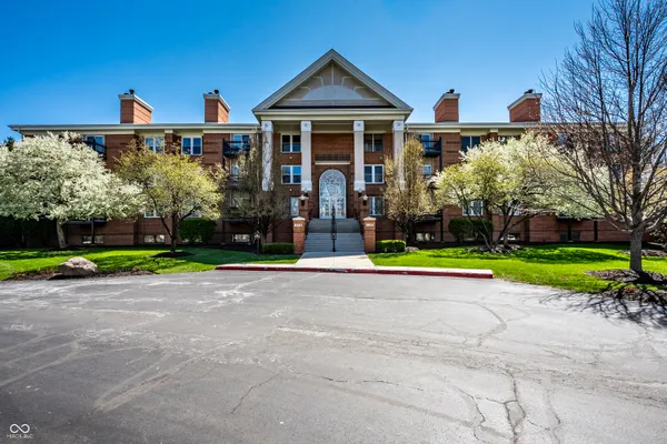 $315,000 | 8651 Jaffa Ct Drive East, Unit 36, Indianapolis, IN 46260
