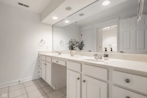 $315,000 | 8651 Jaffa Ct Drive East, Unit 36, Indianapolis, IN 46260