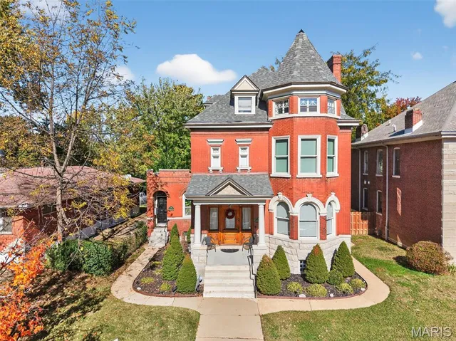$599,900 | 3209 Shenandoah Avenue, St. Louis, MO 63104