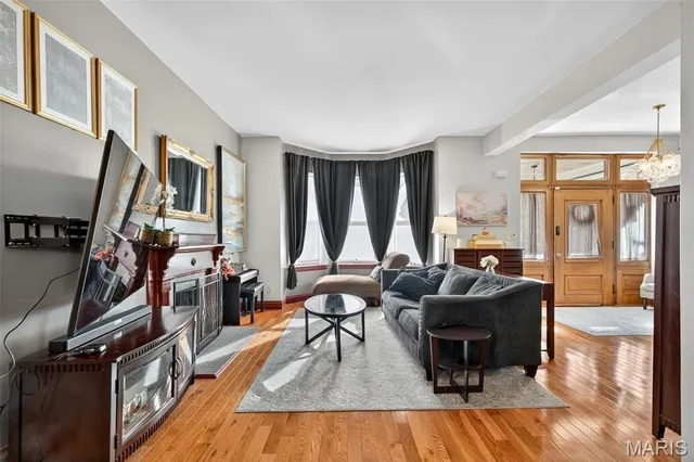 $599,900 | 3209 Shenandoah Avenue, St. Louis, MO 63104