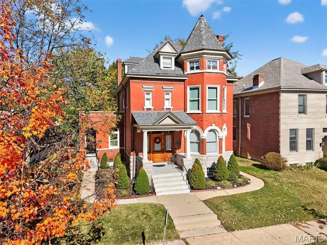 $599,900 | 3209 Shenandoah Avenue, St. Louis, MO 63104