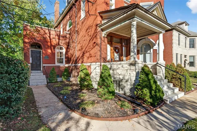 $599,900 | 3209 Shenandoah Avenue, St. Louis, MO 63104