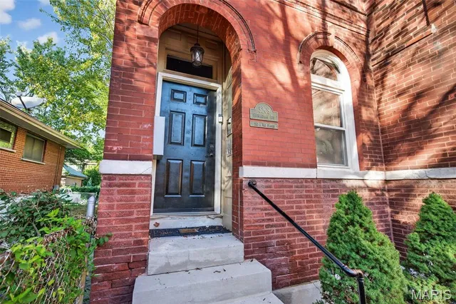 $599,900 | 3209 Shenandoah Avenue, St. Louis, MO 63104