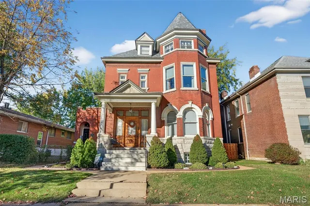 $599,900 | 3209 Shenandoah Avenue, St. Louis, MO 63104
