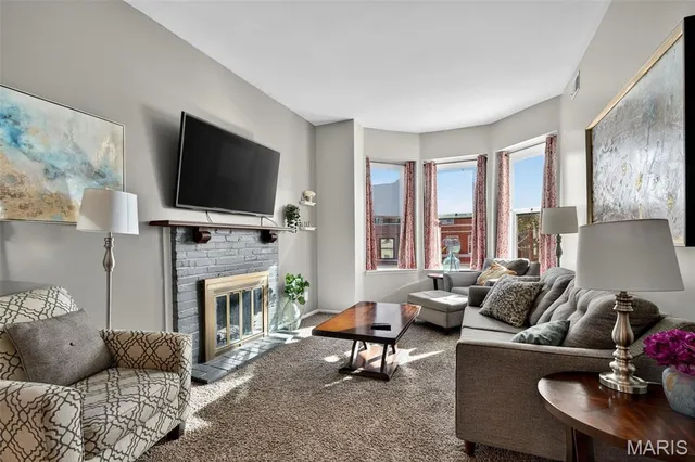 $599,900 | 3209 Shenandoah Avenue, St. Louis, MO 63104