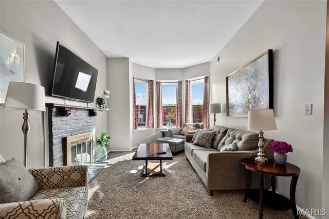 $599,900 | 3209 Shenandoah Avenue, St. Louis, MO 63104