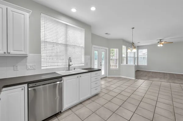 $2,600 | 86 North Apple Springs Circle, The Woodlands, TX 77382