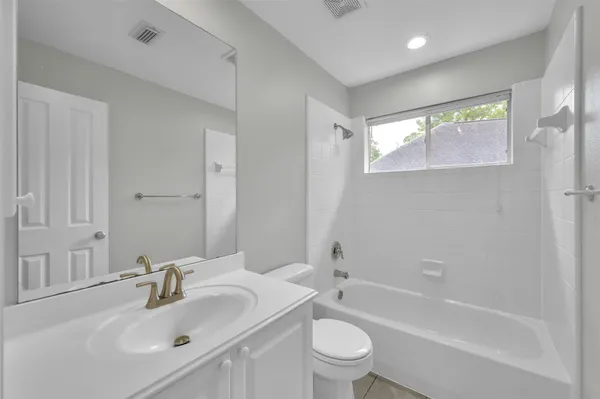 $2,600 | 86 North Apple Springs Circle, The Woodlands, TX 77382