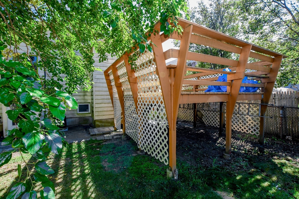 23 Bates Street Hull, MA 02045 - Photo 11 of 36