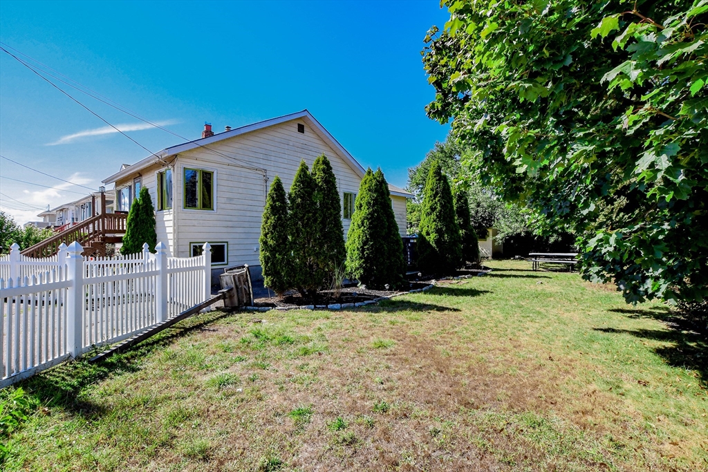 23 Bates Street Hull, MA 02045 - Photo 4 of 36