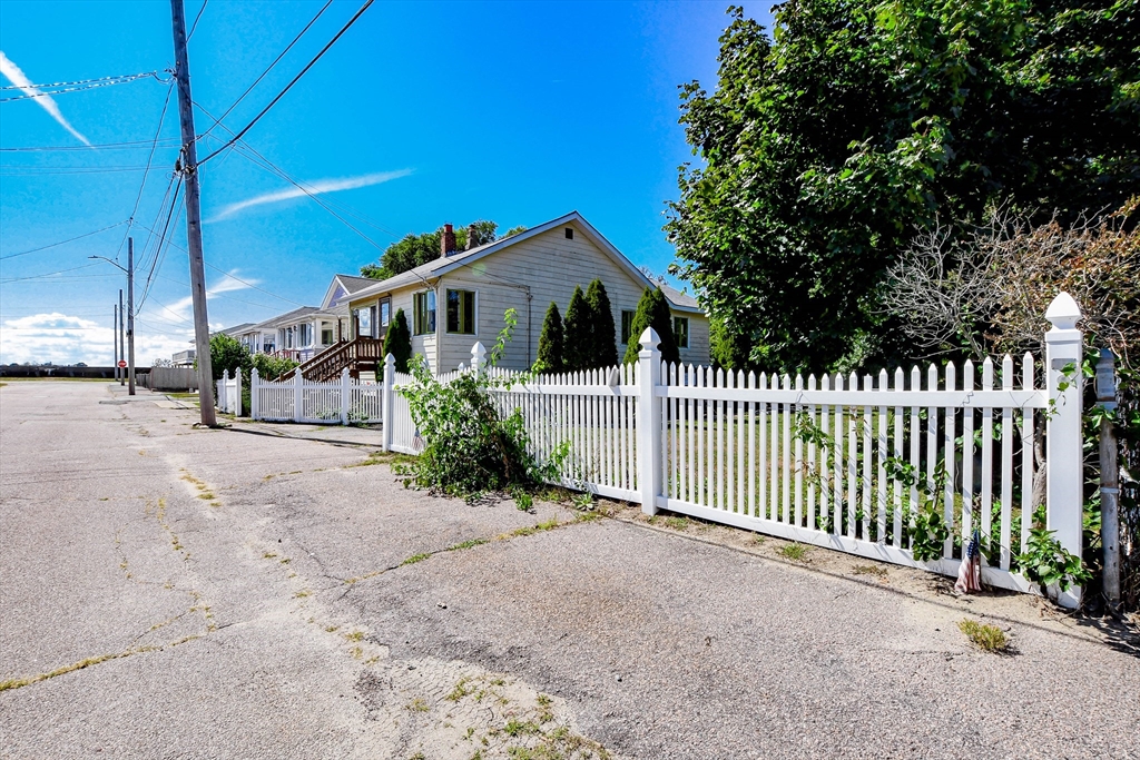 23 Bates Street Hull, MA 02045 - Photo 6 of 36