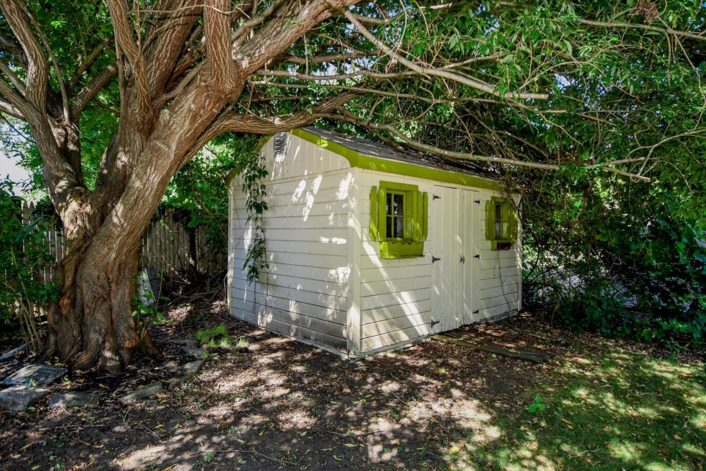 23 Bates Street Hull, MA 02045 - Photo 7 of 36