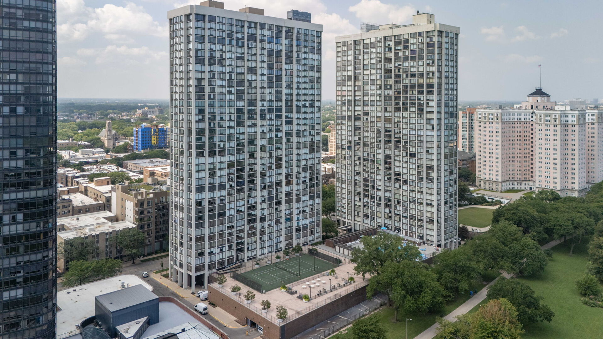 5445 North Sheridan Road, Unit 712 Chicago, IL 60640 - Photo 1 of 24 Gallery Image 1