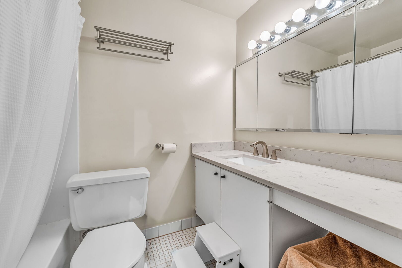 5445 North Sheridan Road, Unit 712 Chicago, IL 60640 - Photo 13 of 24 Gallery Image 13