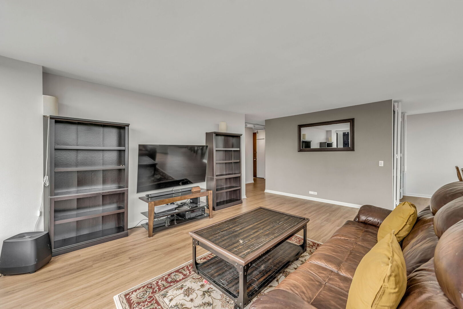 5445 North Sheridan Road, Unit 712 Chicago, IL 60640 - Photo 3 of 24 Gallery Image 3