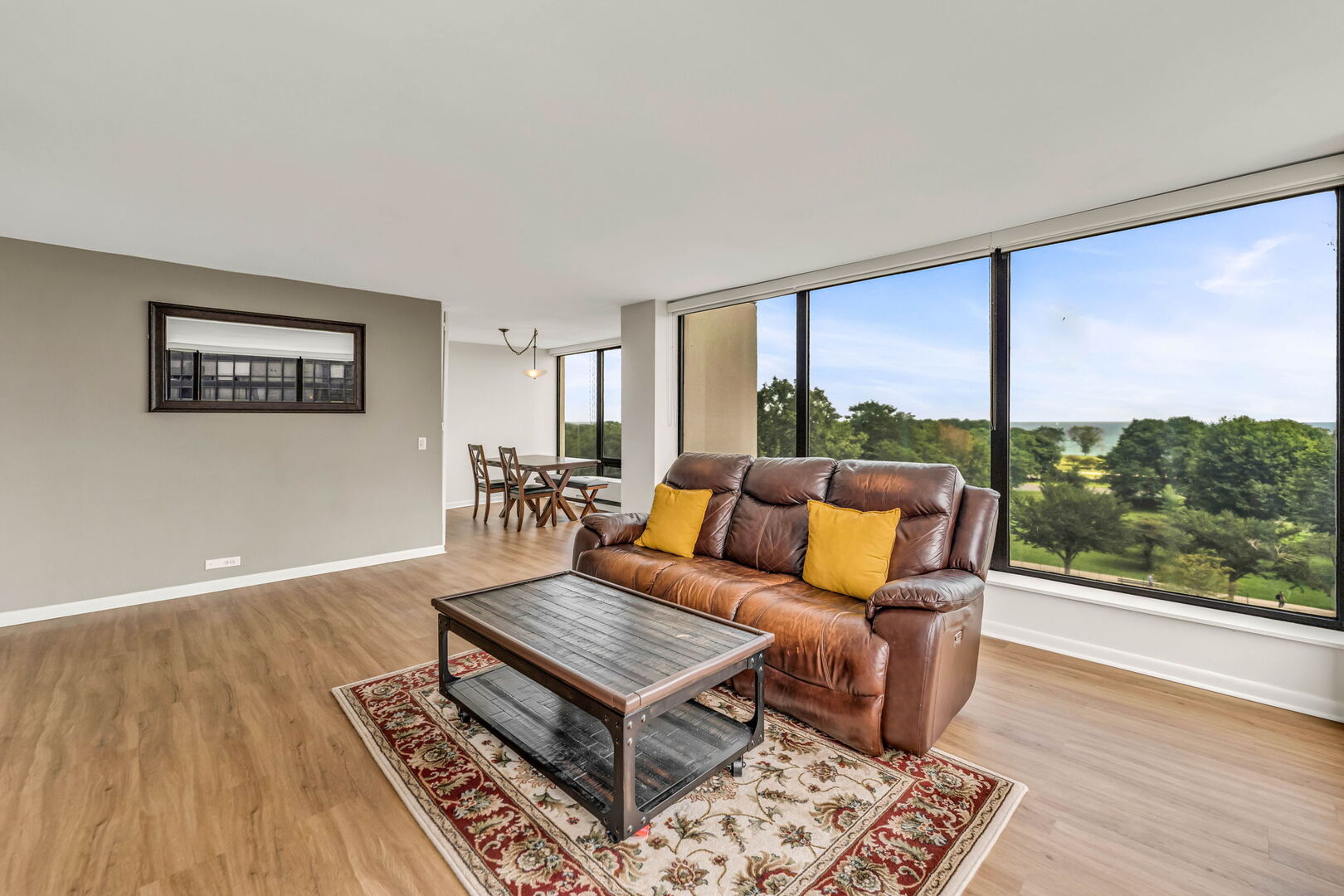 5445 North Sheridan Road, Unit 712 Chicago, IL 60640 - Photo 5 of 24 Gallery Image 5