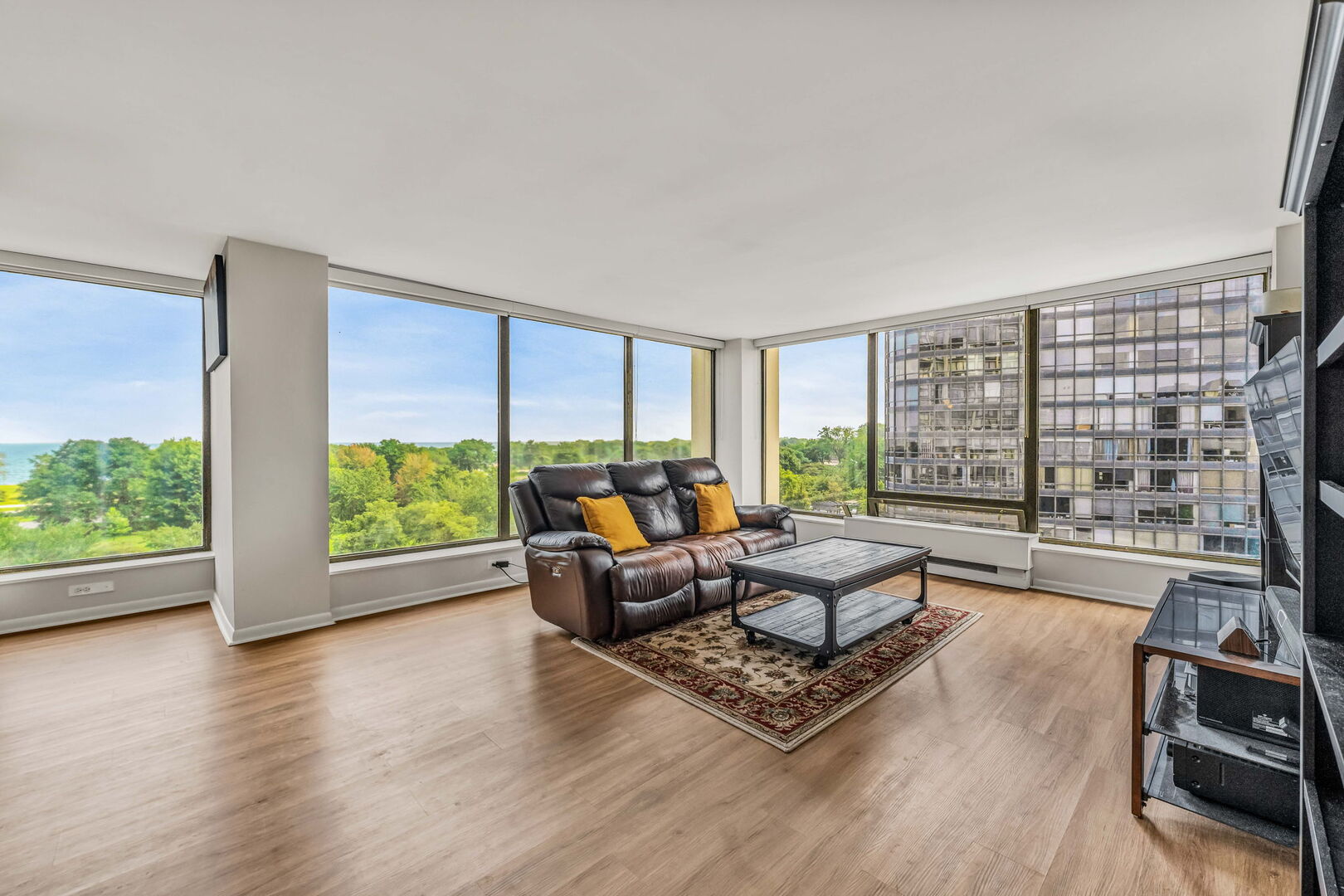 5445 North Sheridan Road, Unit 712 Chicago, IL 60640 - Photo 7 of 24 Gallery Image 7