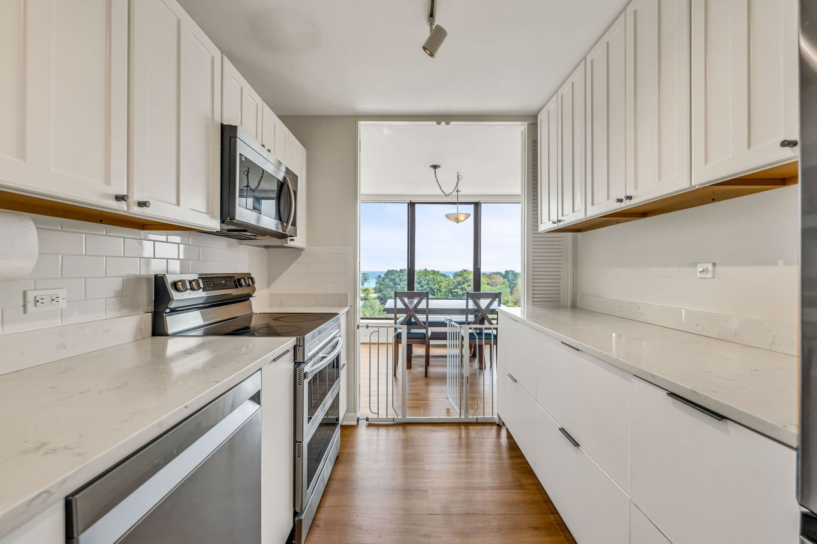 5445 North Sheridan Road, Unit 712 Chicago, IL 60640 - Photo 9 of 24 Gallery Image 9