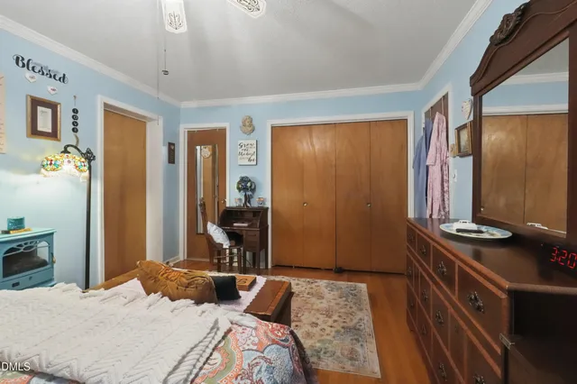 a bedroom with double bed and a mirror