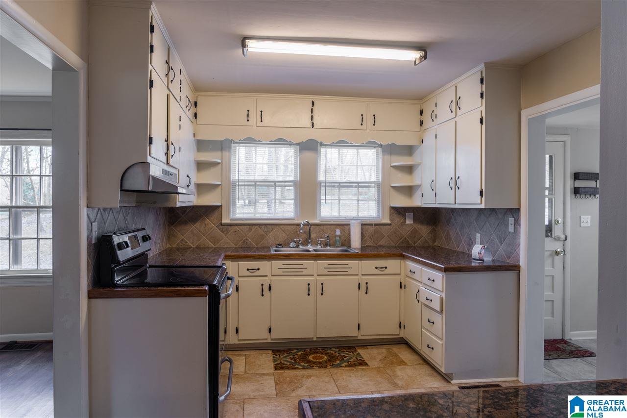 823 Hillcrest Road Birmingham, AL 35235 - Photo 3 of 39
