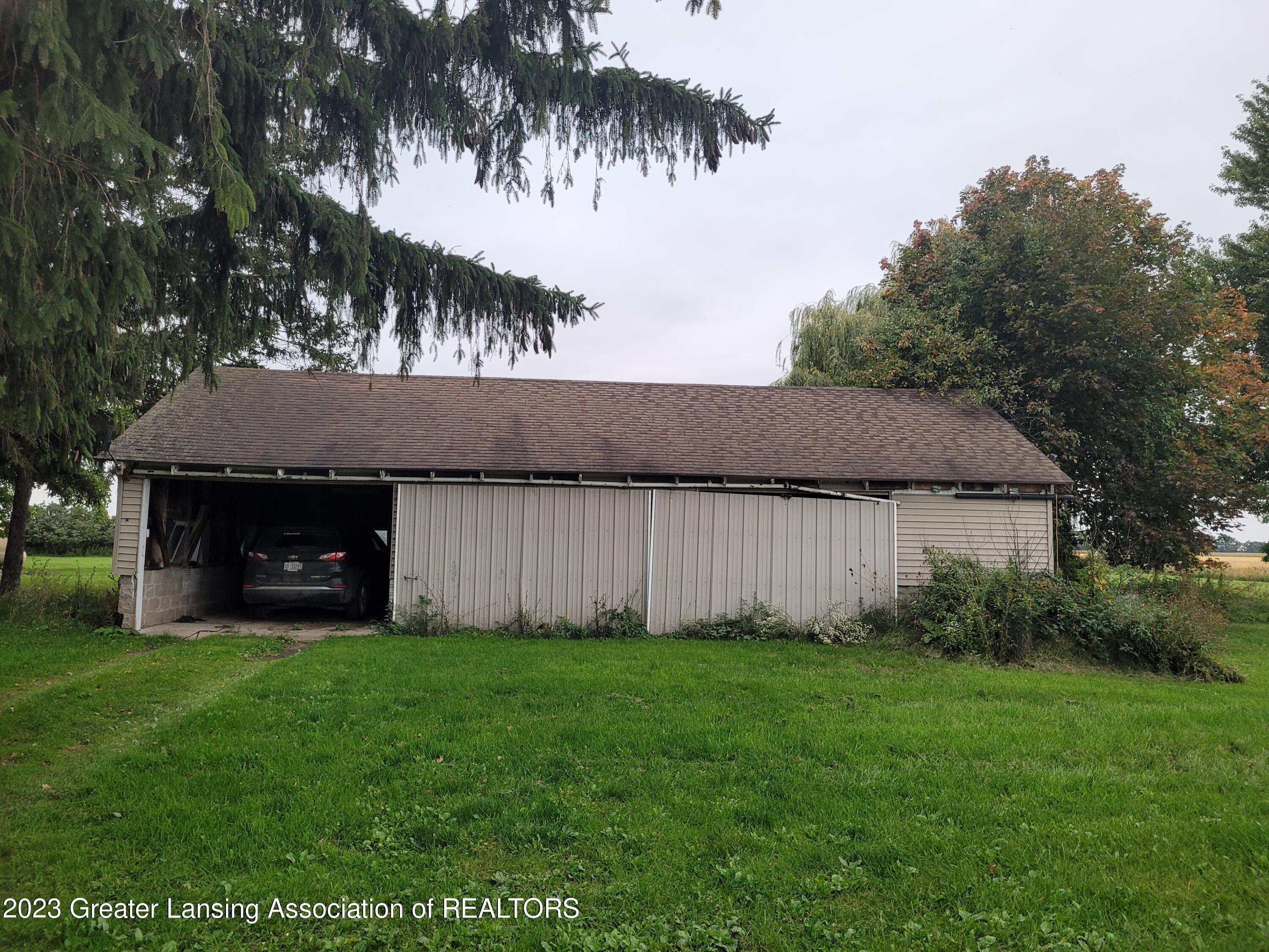 7699 East Fillmore Road Ithaca, MI 48847 - Photo 3 of 10 Oversized Garage