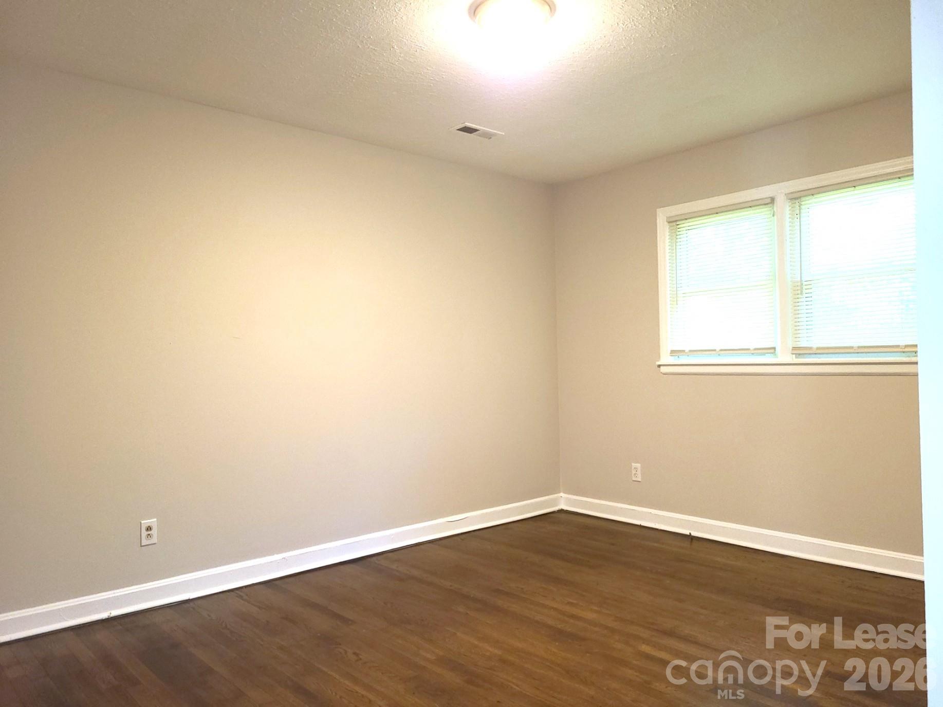 956 South Hoskins Road Charlotte, NC 28208 - Photo 7 of 10