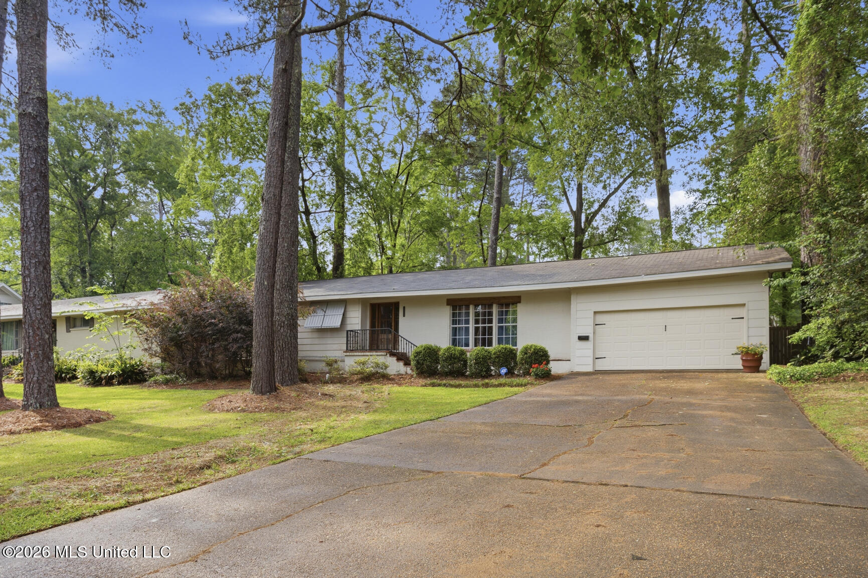 1719 Wilhurst Street Jackson, MS 39211 - Photo 2 of 22 1719 Wilhurst-32