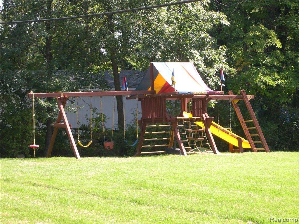 320 East Gunn Road Rochester, MI 48306 - Photo 15 of 16 Gorgeous Lot Almost 2.5 Acres