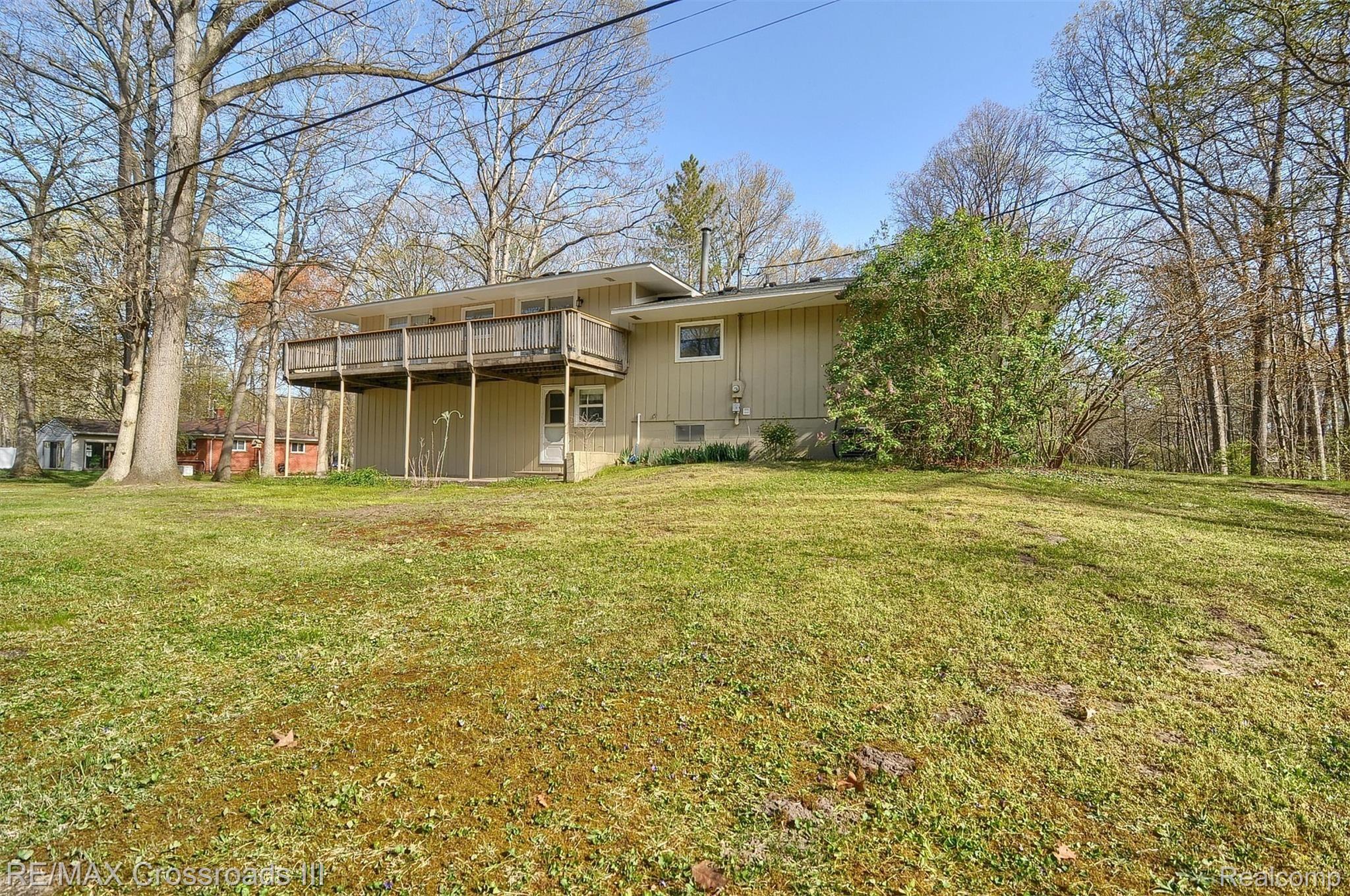 40425 Harris Road Belleville, MI 48111 - Photo 31 of 32 33-Rear-3rd-View.jpg