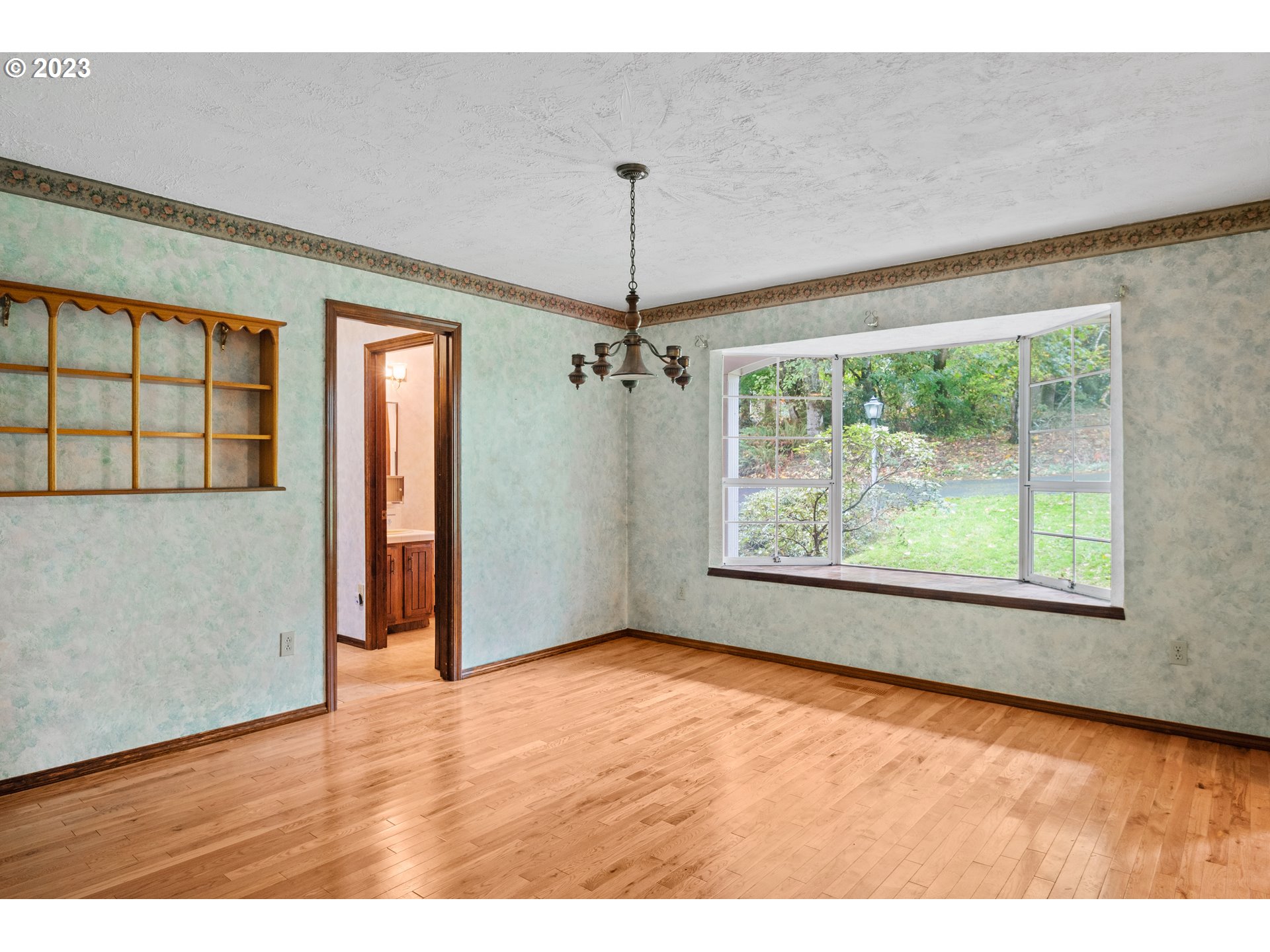 234 Walker Road Kelso, WA 98626 - Photo 14 of 35 an empty room with windows and outdoor view