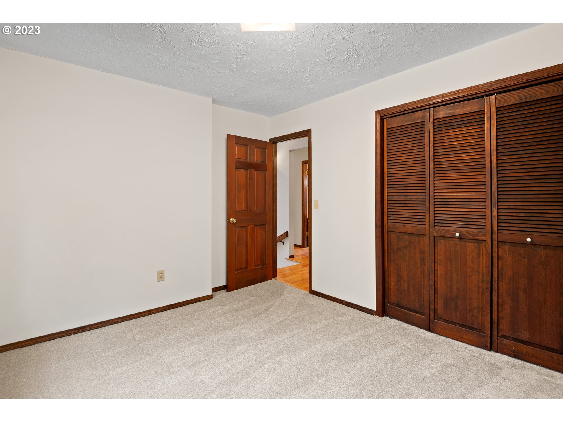 234 Walker Road Kelso, WA 98626 - Photo 22 of 35 an empty room with windows