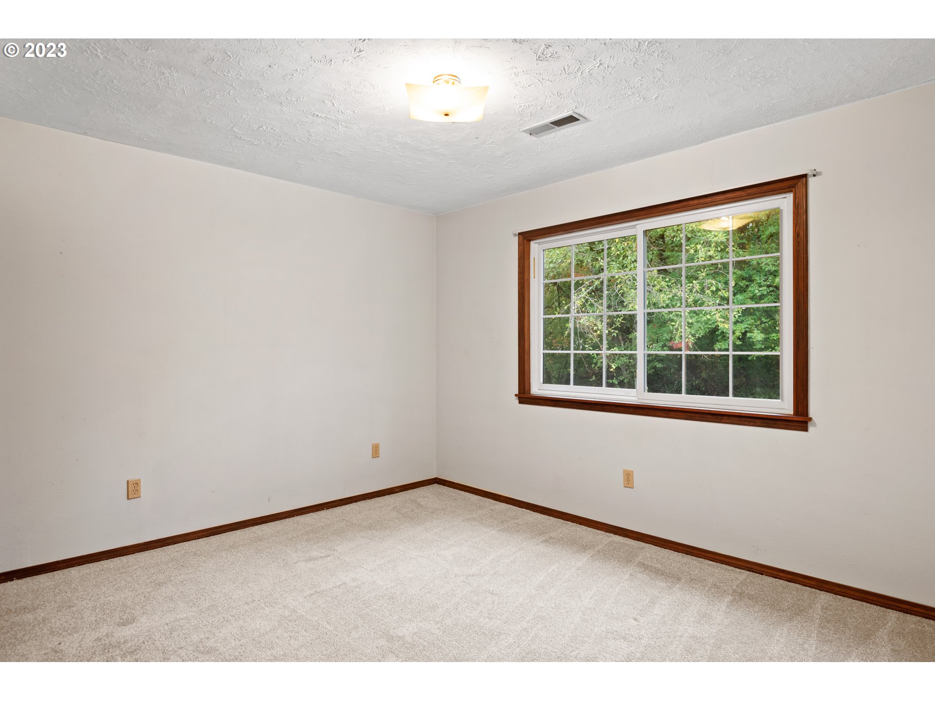 234 Walker Road Kelso, WA 98626 - Photo 23 of 35 a view of an empty room with a window