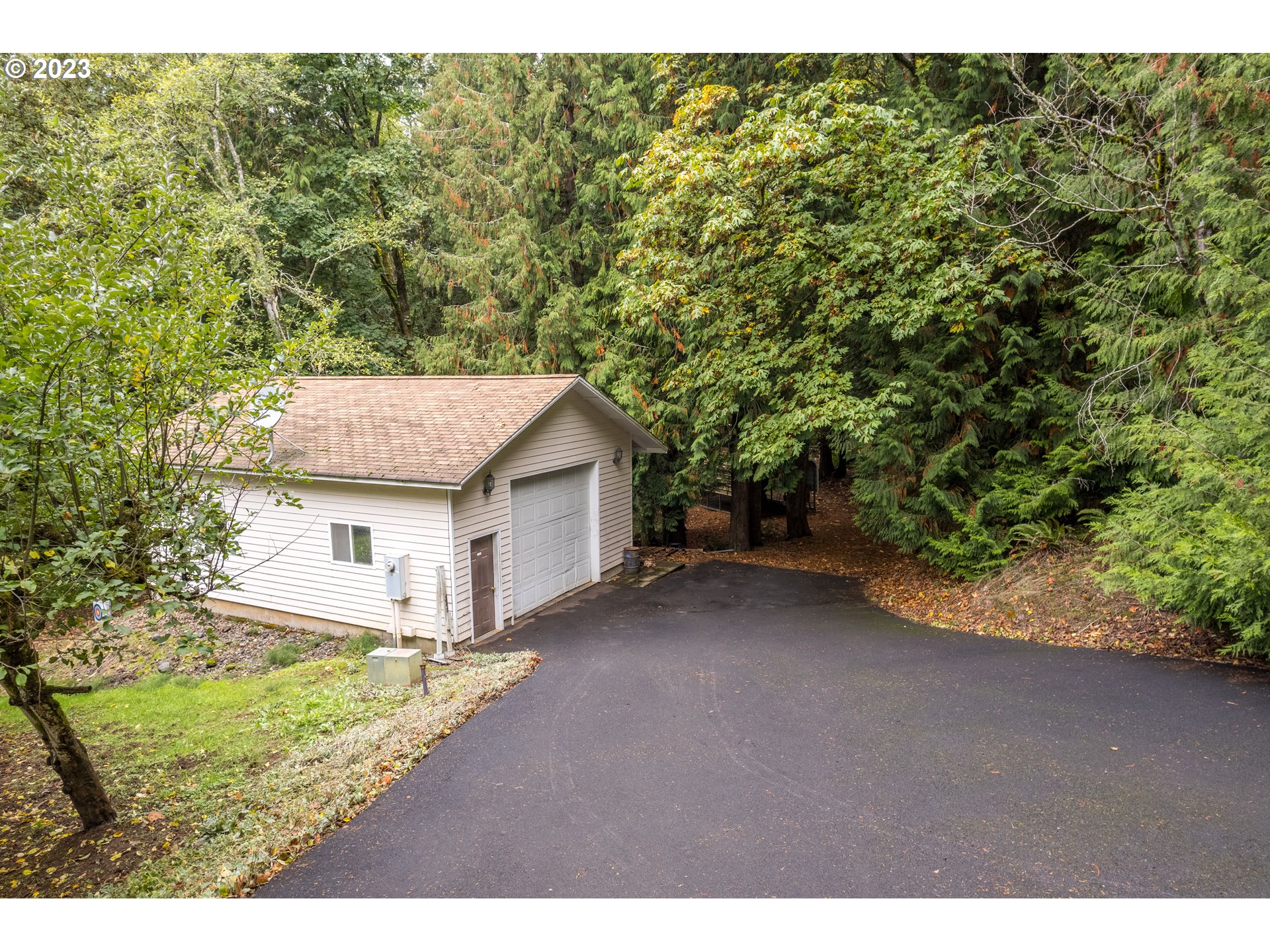 234 Walker Road Kelso, WA 98626 - Photo 27 of 35 a view of a house with a backyard