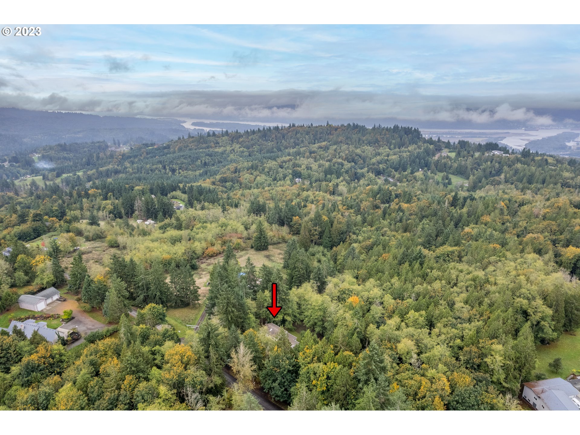 234 Walker Road Kelso, WA 98626 - Photo 31 of 35 a view of a city and mountains in the background
