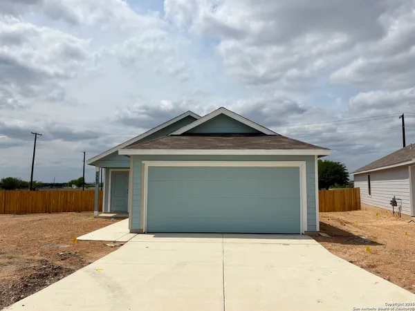 $1,595 | 1503 Silver Creek, New Braunfels, TX 78130