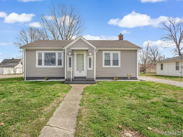$135,000 | 302 South East Street, Pinckneyville, IL 62274