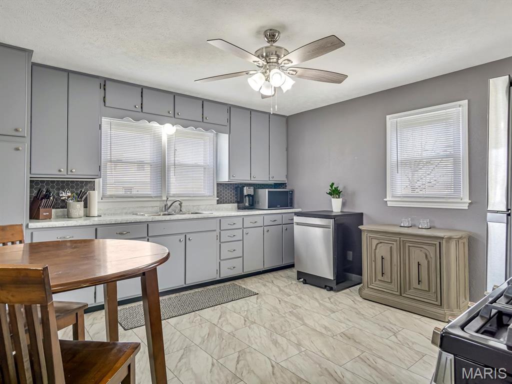302 South East Street Pinckneyville, IL 62274 - Photo 11 of 15