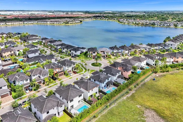 $6,000 | 15501 Northwest 88th Avenue, Unit 15501, Miami Lakes, FL 33018