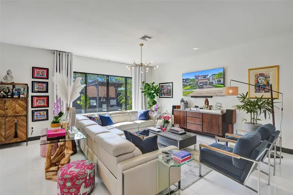 $6,000 | 15501 Northwest 88th Avenue, Unit 15501, Miami Lakes, FL 33018