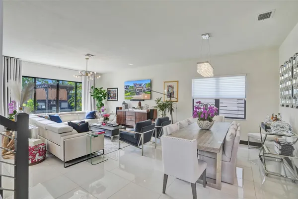 $6,000 | 15501 Northwest 88th Avenue, Unit 15501, Miami Lakes, FL 33018