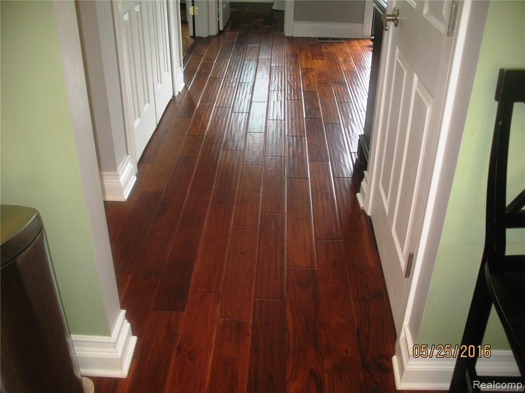 226 Slade Court Rochester, MI 48307 - Photo 14 of 33 IMG_9766.JPG